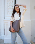 AALLYN Jolina Bucket Tote Wood Berry