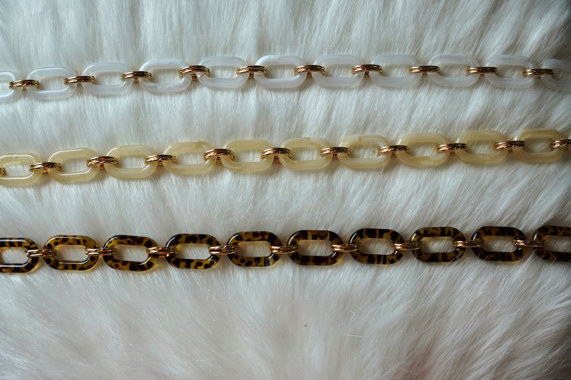 Fritz Chain-Link Shoulder Strap Lucite - The Flaunt