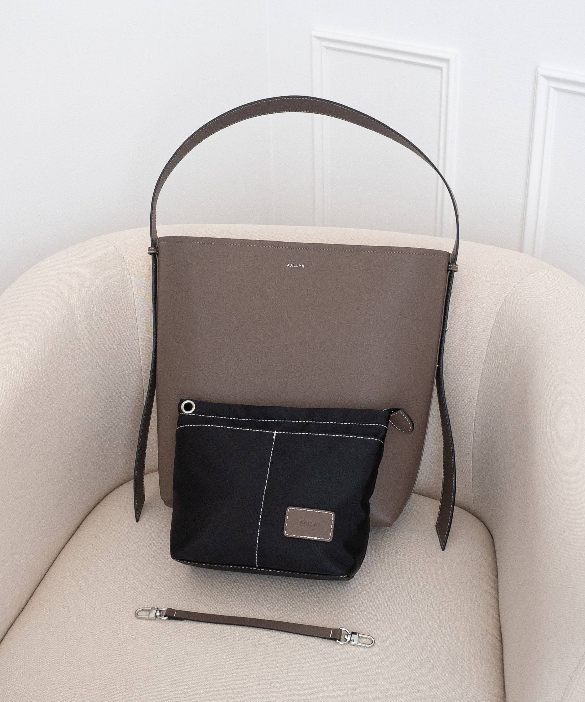 AALLYN Jolina Bucket Tote Wood Berry