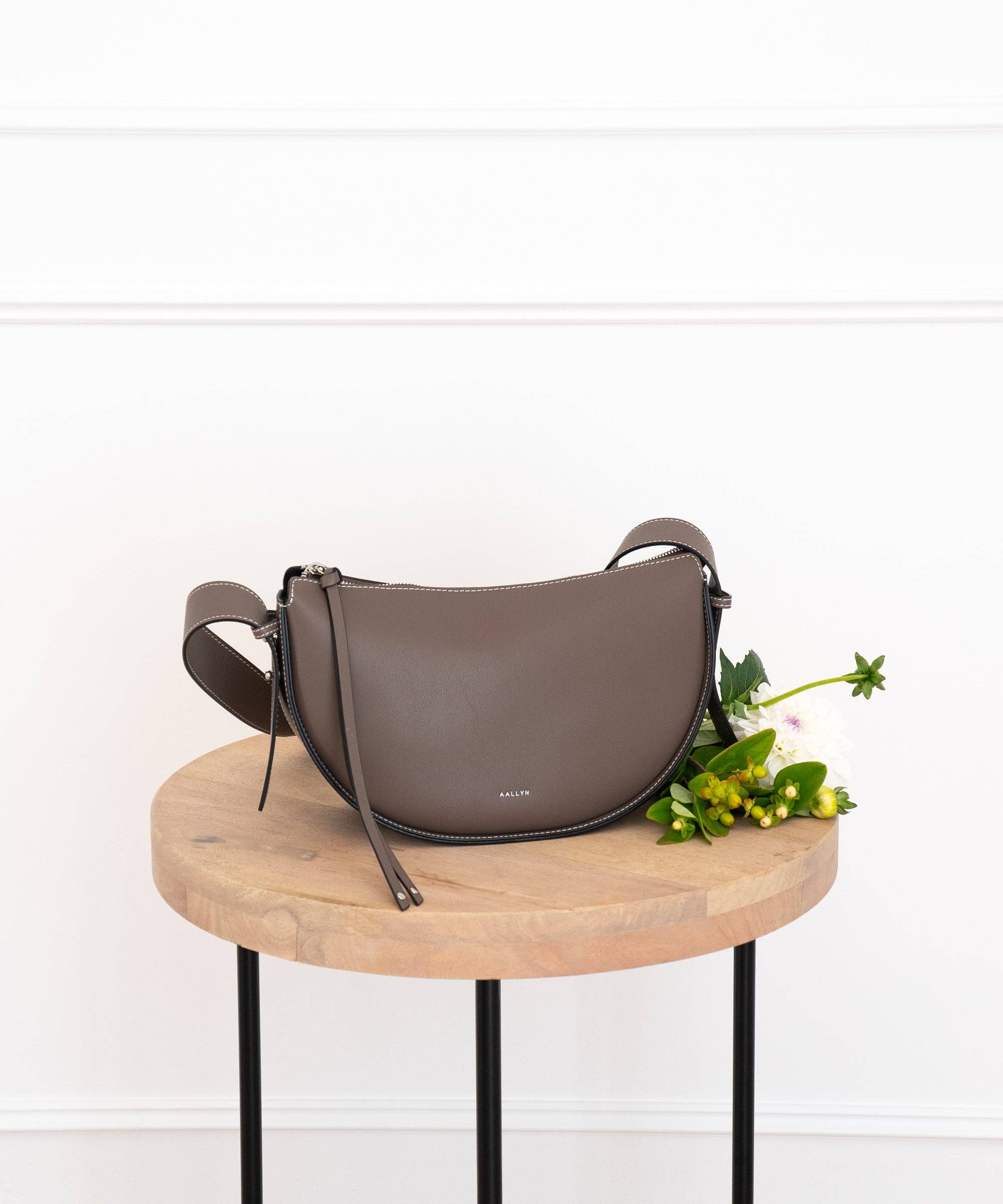 AALYN Elara Convertible Bag Wood Berry