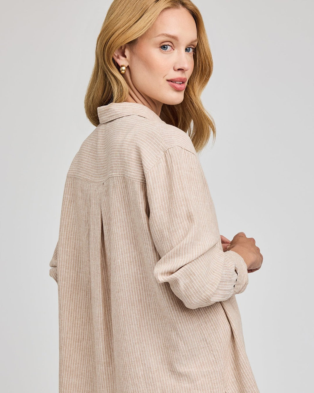 Back view of the Gentle Fawn Dominique beechwood stripe shirt showing the box pleat and side slit