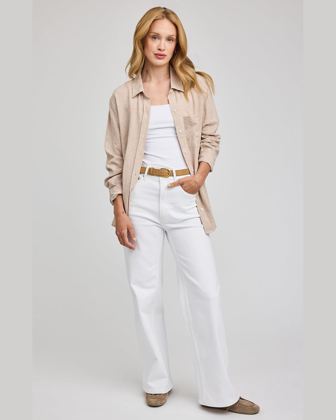 Full-length view of the beechwood Dominique linen shirt with white wide-leg jeans, tan belt and flats