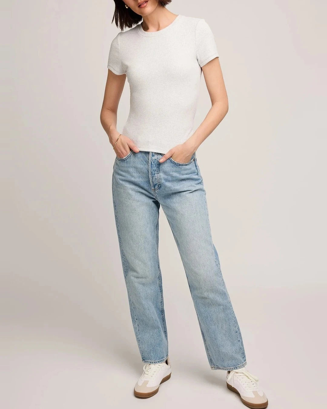 Full-length view of the light grey Tate ribbed tee with straight-leg jeans and white sneakers